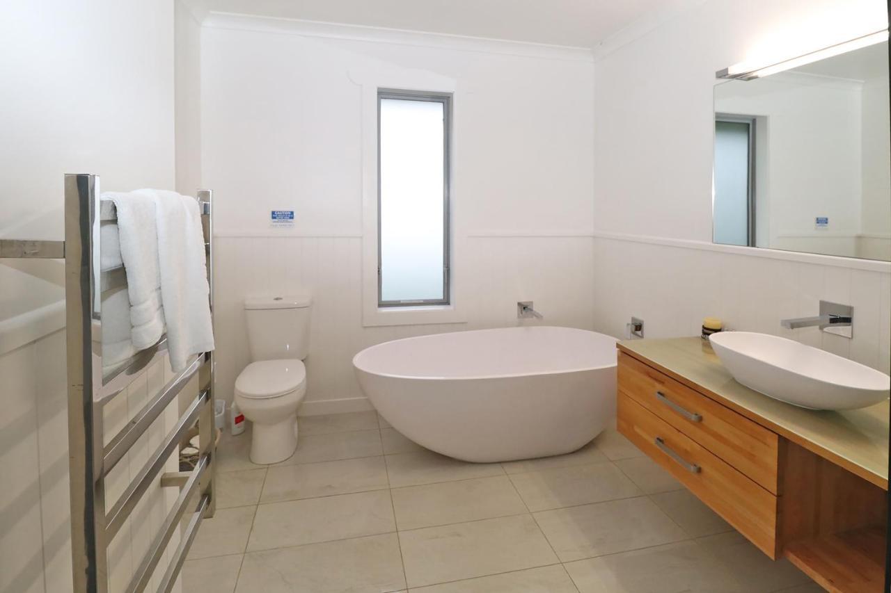 Country Living On Raynes Road Villa Hamilton Exteriör bild